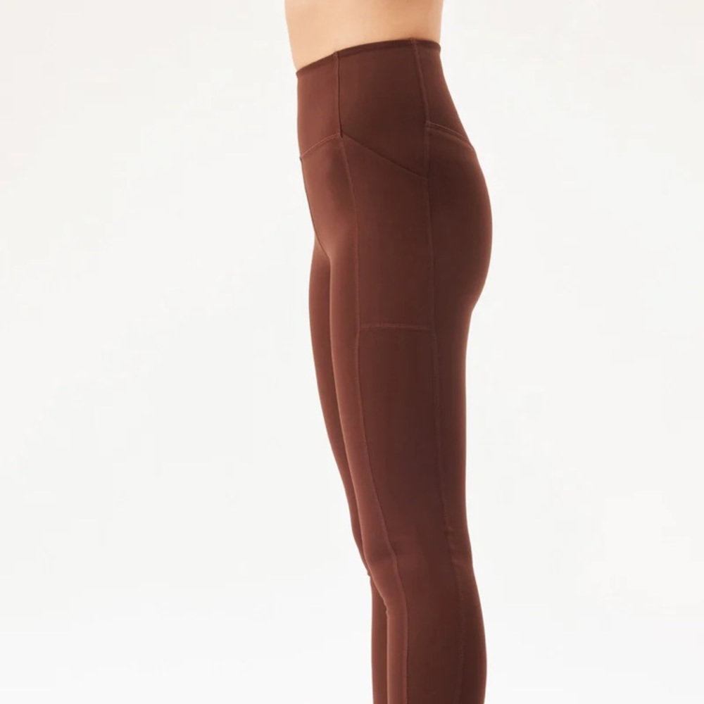 Girlfriend Collective high rise compressive pocket leggings in saddle